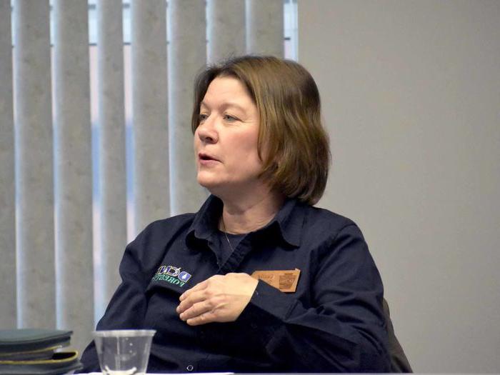 Cecile Stelter, District Forester, Department of Conservation & Natural Resources speaks to students